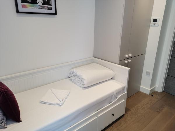 City Prime Apartments : photo 6 de la chambre chambre simple avec salle de bains privative