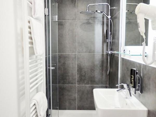 SMARTY Cologne Dom Hotel - Boardinghouse - KONTAKTLOSER SELF CHECK-IN : photo 5 de la chambre chambre double alcôve