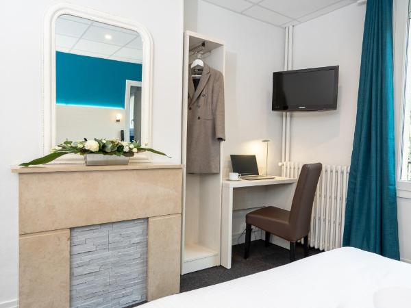 Logis Hotel Du Chateau : photo 2 de la chambre chambre lits jumeaux avec salle de bains