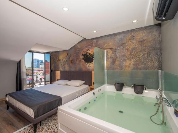 Grand Palace Hotel : photo 5 de la chambre chambre lit queen-size avec baignoire spa