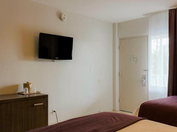 Collins Hotel : photo 4 de la chambre chambre double standard avec 2 lits doubles (sans frais de service)