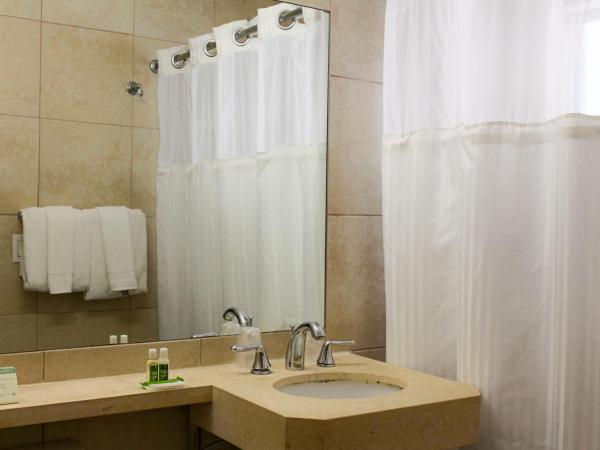 Collins Hotel : photo 5 de la chambre chambre double standard avec 2 lits doubles (sans frais de service)