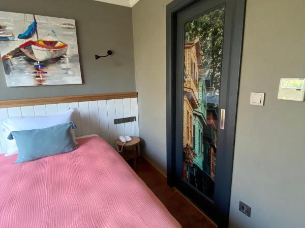Istanbul Old City Colorful Houses Balat PETRION Hotel : photo 7 de la chambre chambre simple supérieure