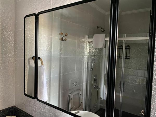 Istanbul Old City Colorful Houses Balat PETRION Hotel : photo 9 de la chambre suite junior