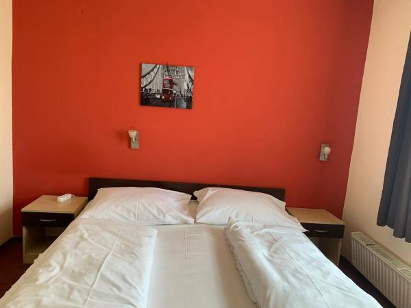 City Hotel Agoston : photo 4 de la chambre chambre double standard