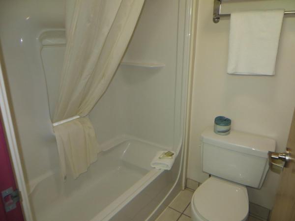 Super 8 by Wyndham Edmonton/West : photo 2 de la chambre chambre 2 lits queen-size - non-fumeurs