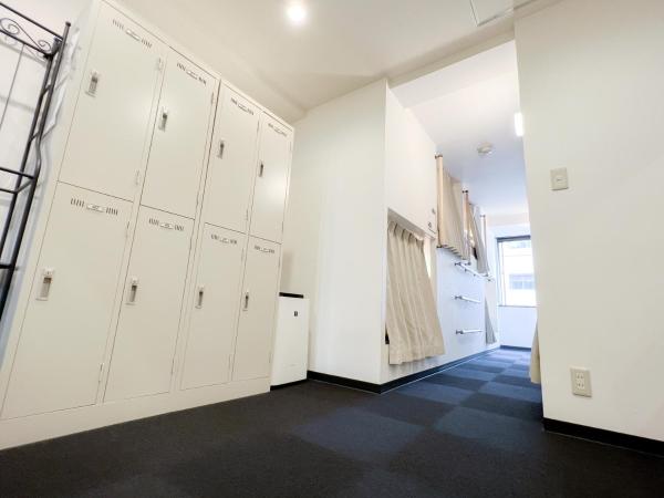 Osaka Nipponbashi EVISU HOSTEL エビスホステル : photo 7 de la chambre lit simple dans dortoir pour femmes