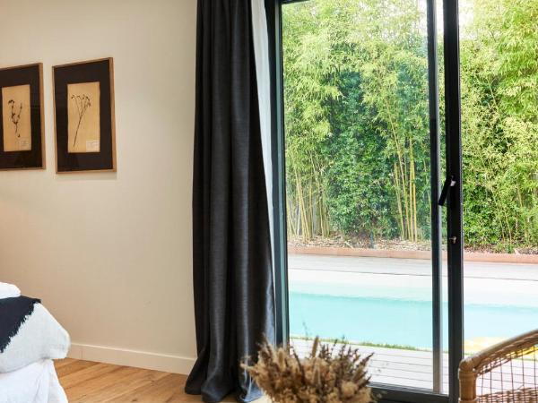 Les pénates bordelaises - Maison d'hôtes - Guesthouse : photo 4 de la chambre suite - vue sur jardin