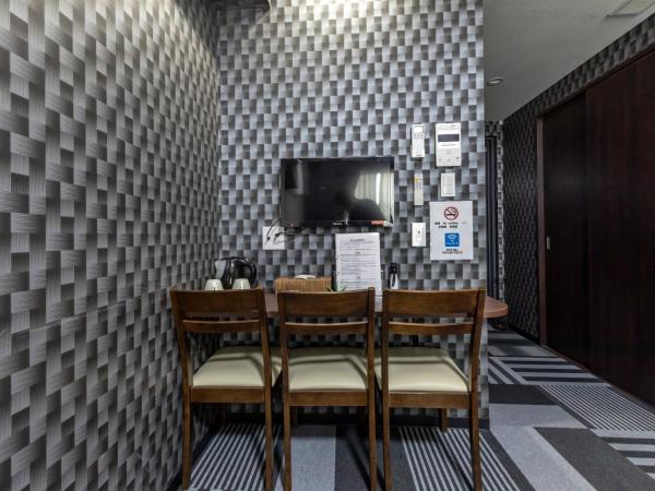 Tabist Kyogura Kyoto Nijo : photo 9 de la chambre chambre lits jumeaux standard - non-fumeurs