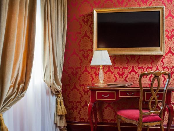 Hotel Ai Reali - Small Luxury Hotels of the World : photo 8 de la chambre chambre deluxe double ou lits jumeaux
