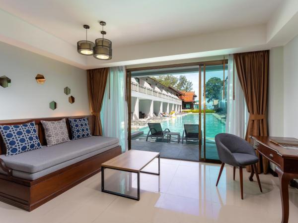 Khaolak Emerald Surf Beach Resort and Spa - SHA Extra Plus : photo 7 de la chambre chambre deluxe avec accès à la piscine - côté hive