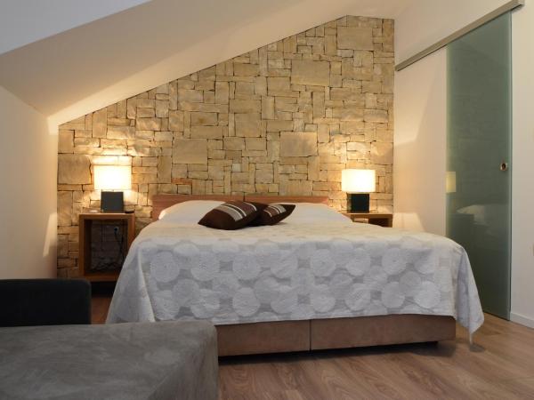 Villa Lučica Trogir : photo 7 de la chambre chambre double ou lits jumeaux deluxe avec balcon