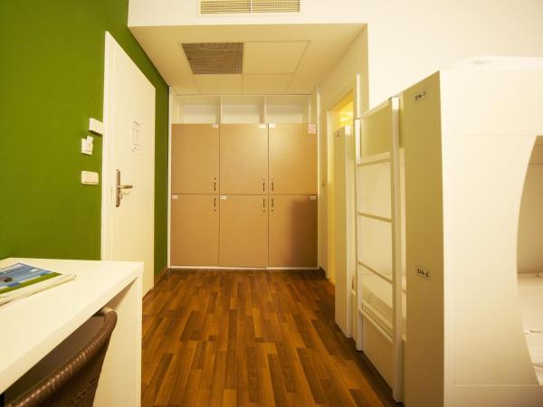 Funk Lounge Hostel : photo 7 de la chambre lit dans dortoir mixte de 6 lits