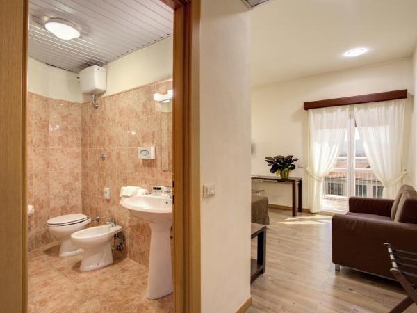 Hotel Delle Nazioni : photo 5 de la chambre chambre double ou lits jumeaux supérieure avec vue sur ville