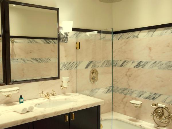 Hotel la Ponche : photo 5 de la chambre chambre deluxe - vue sur mer