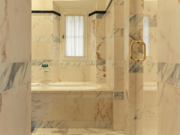 Hotel la Ponche : photo 5 de la chambre suite junior - vue sur mer