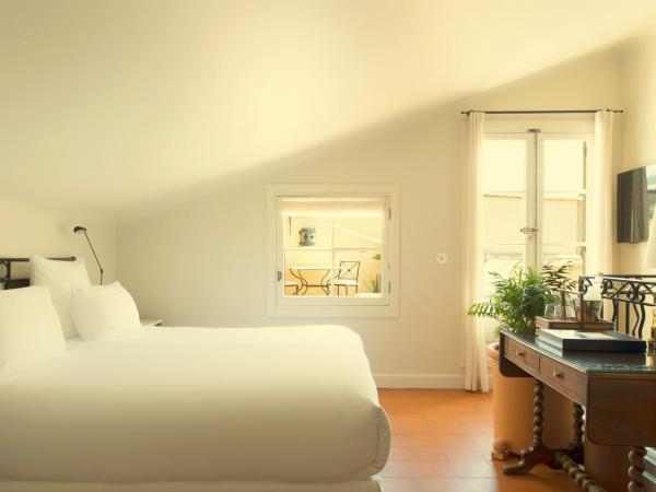 Hotel la Ponche : photo 1 de la chambre chambre prestige tropézienne avec terrasse - vue sur mer