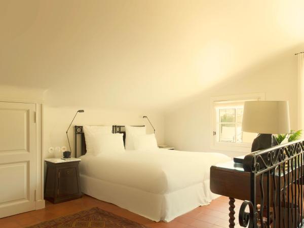 Hotel la Ponche : photo 10 de la chambre chambre prestige tropézienne avec terrasse - vue sur mer