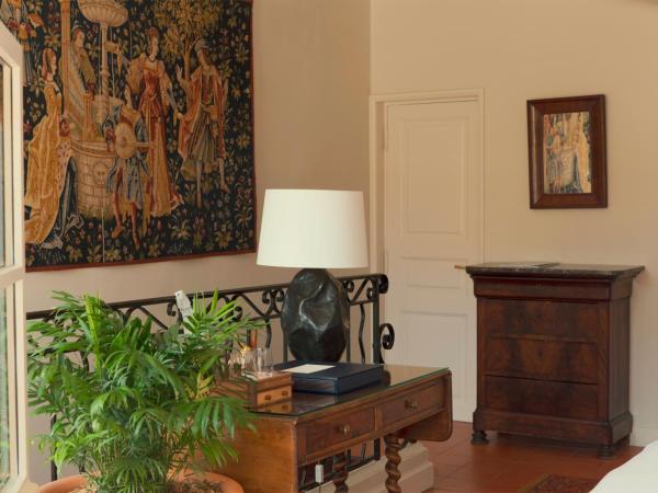 Hotel la Ponche : photo 3 de la chambre chambre prestige tropézienne avec terrasse - vue sur mer