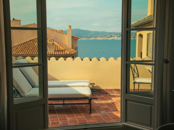Hotel la Ponche : photo 3 de la chambre suite prestige tropézienne avec terrasse - vue sur mer