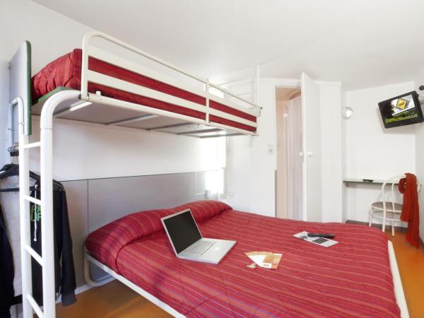 Premiere Classe Evreux : photo 4 de la chambre chambre triple (1 lit double et 1 lit simple)