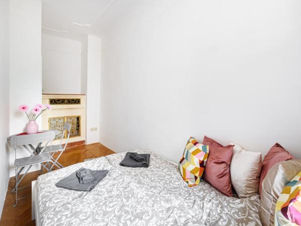 Stylish Homes Downtown Buda : photo 2 de la chambre chambre double