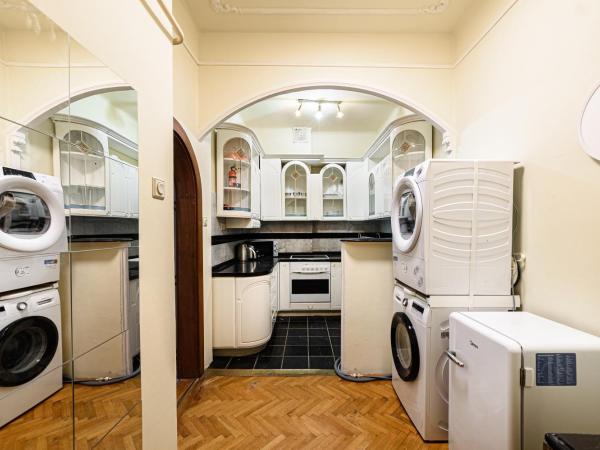 Stylish Homes Downtown Buda : photo 8 de la chambre chambre double