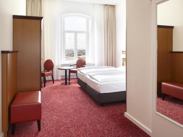 Hotel Hafen Hamburg : photo 3 de la chambre chambre double - commandant