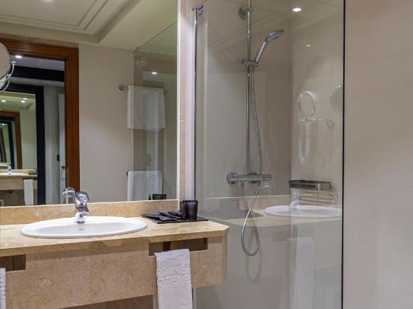 Hotel Bahía : photo 9 de la chambre chambre lits jumeaux - vue sur ville