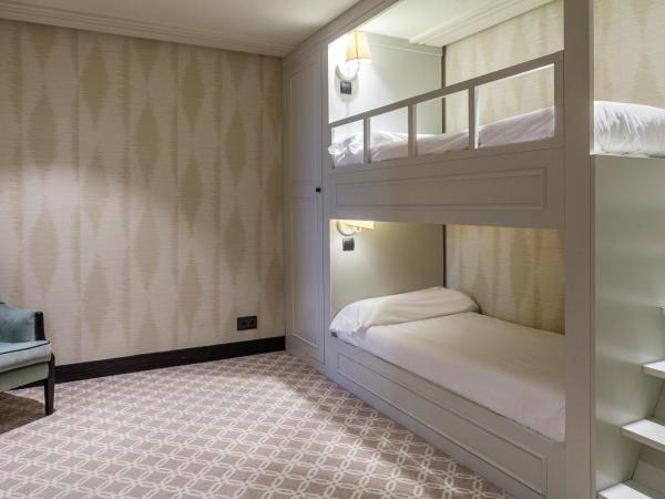 Hotel Bahía : photo 8 de la chambre chambre familiale (2 adultes et 2 enfants)