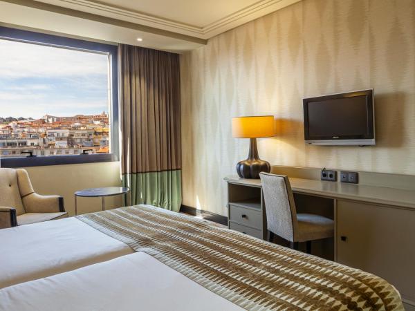 Hotel Bahía : photo 6 de la chambre chambre lits jumeaux - vue sur ville (1 adulte)