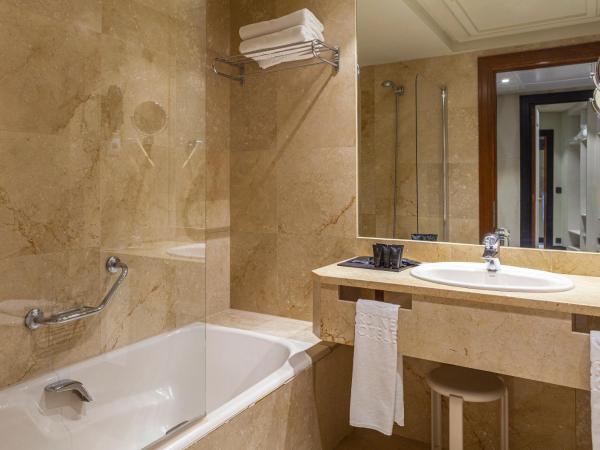 Hotel Bahía : photo 10 de la chambre chambre lit queen-size (2 adultes + 1 enfant) - vue sur mer 