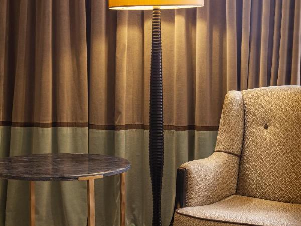 Hotel Bahía : photo 7 de la chambre chambre lits jumeaux - vue sur ville (2 adultes + 1 enfant)