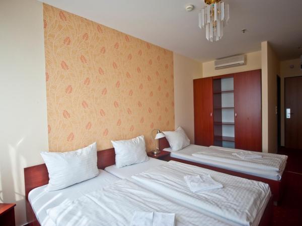 Canada Hotel Budapest : photo 5 de la chambre chambre triple