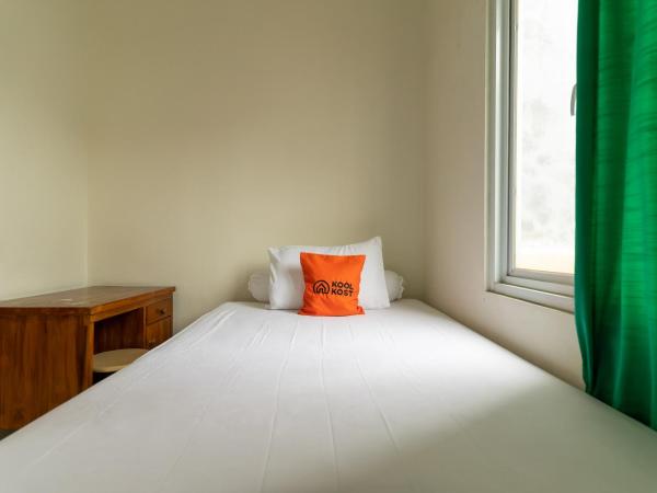 KoolKost Syariah near LRT Boulevard Selatan Station - Minimum Stay 6 Nights : photo 1 de la chambre chambre simple