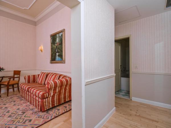 Hotel Continental ex Gardenija : photo 2 de la chambre chambre familiale avec balcon - vue sur mer