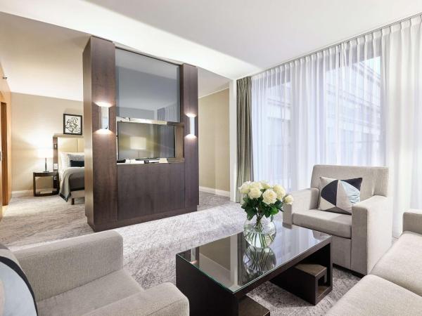 Hotel Kö59 Düsseldorf - Member of Hommage Luxury Hotels Collection : photo 1 de la chambre suite deluxe avec lit king-size