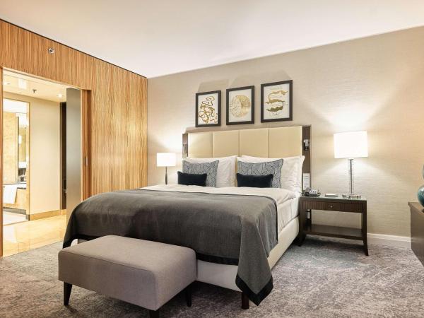 Hotel Kö59 Düsseldorf - Member of Hommage Luxury Hotels Collection : photo 2 de la chambre suite deluxe avec lit king-size