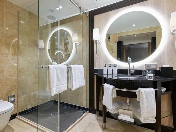 Hotel Kö59 Düsseldorf - Member of Hommage Luxury Hotels Collection : photo 6 de la chambre suite deluxe avec lit king-size