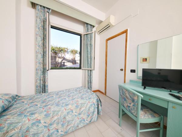 Fortuna Beach - Seaside Hotel : photo 5 de la chambre chambre triple