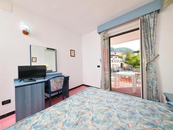 Fortuna Beach - Seaside Hotel : photo 1 de la chambre chambre double avec balcon