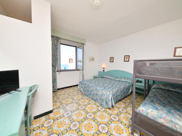 Fortuna Beach - Seaside Hotel : photo 5 de la chambre chambre quadruple