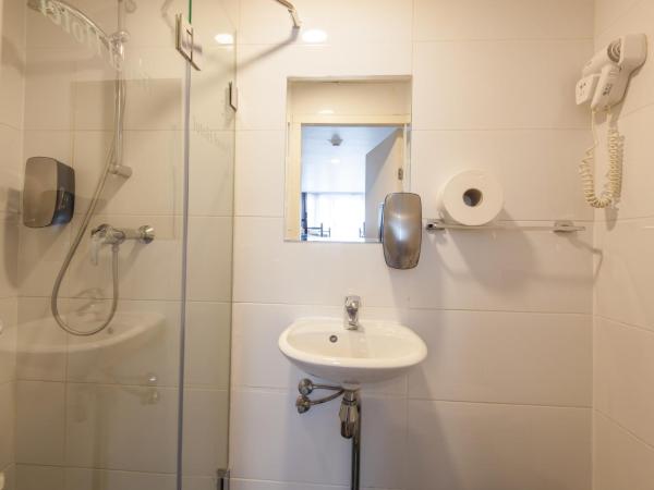 Travel Hotel Amsterdam : photo 4 de la chambre chambre lits superposés - 8 personnes