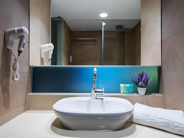 Angela Downtown Hotel : photo 4 de la chambre chambre double supérieure - vue sur ville