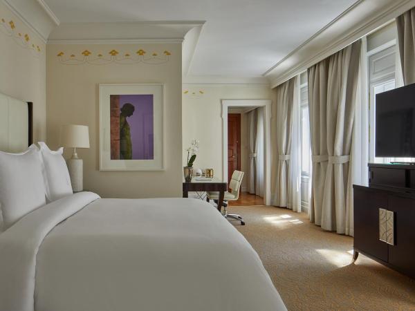 Four Seasons Hotel Gresham Palace Budapest : photo 5 de la chambre chambre lit king-size - gresham