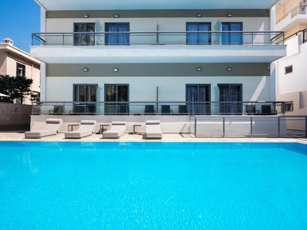 Angela Downtown Hotel : photo 3 de la chambre chambre lits jumeaux classique avec vue sur la piscine