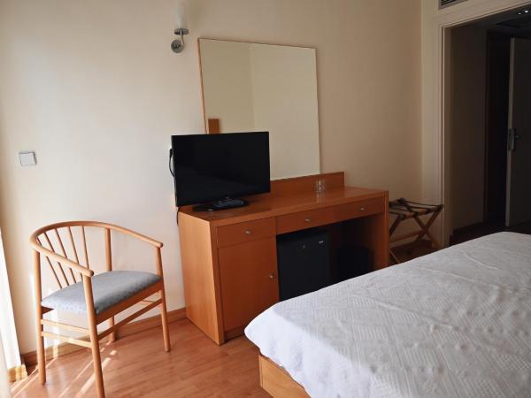 Angela Downtown Hotel : photo 2 de la chambre classic twin room with small balcony