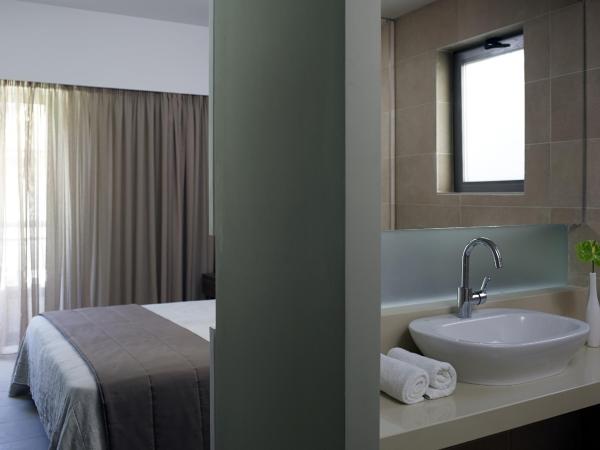 Angela Downtown Hotel : photo 4 de la chambre superior double room with small balcony