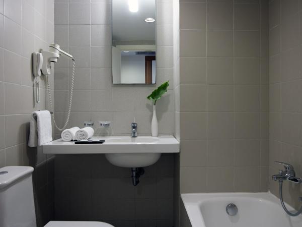 Angela Downtown Hotel : photo 4 de la chambre classic twin room with small balcony