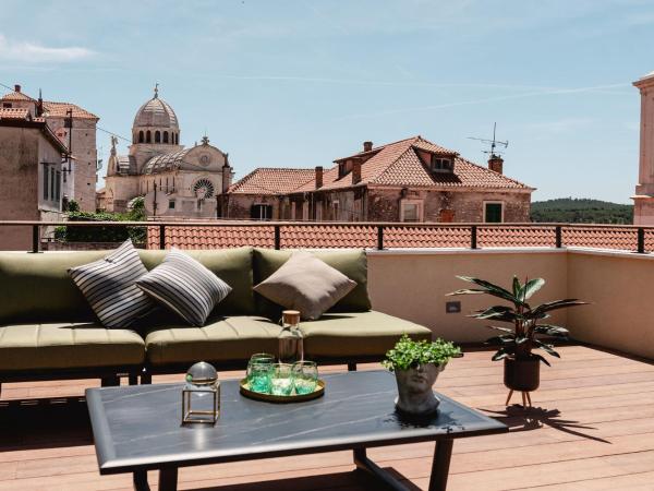 Armerun Heritage Hotel & Residences : photo 6 de la chambre appartement supérieur 2 chambres avec terrasse et bain à remous